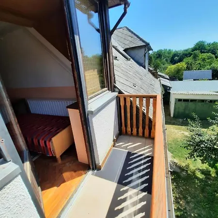 Várkapitány-lak Apartman *