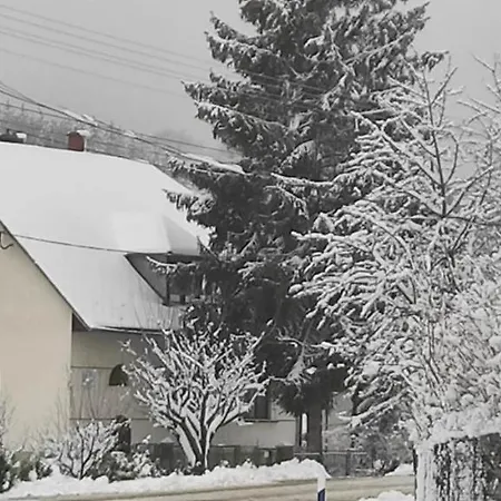 Várkapitány-lak Apartman Csesznek